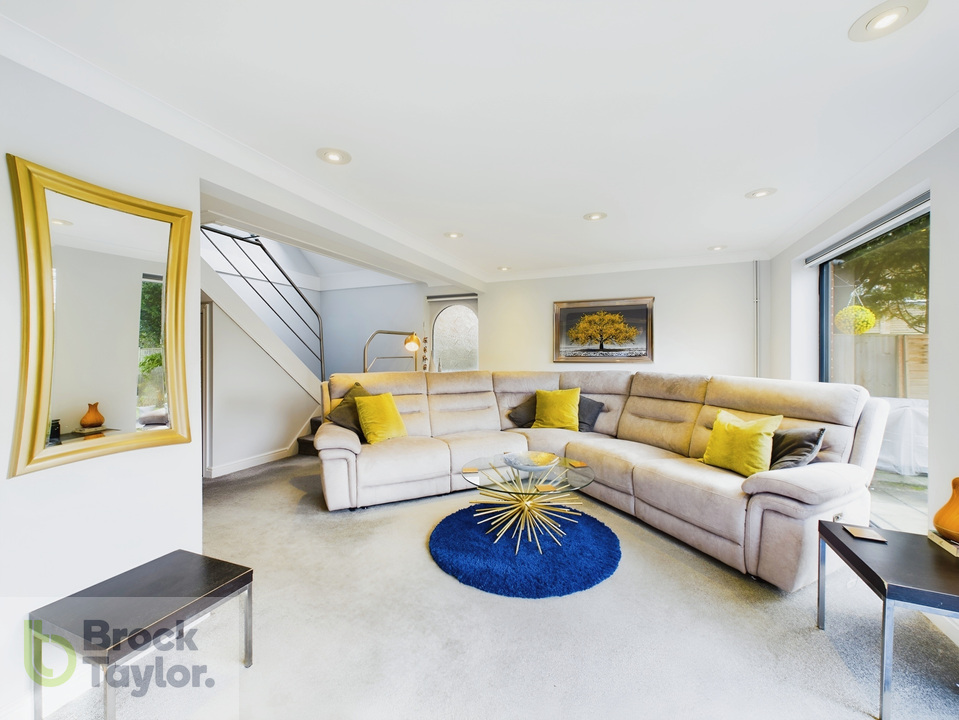 4 bed for sale in Sunnywood Drive, Haywards Heath - Property Image 7