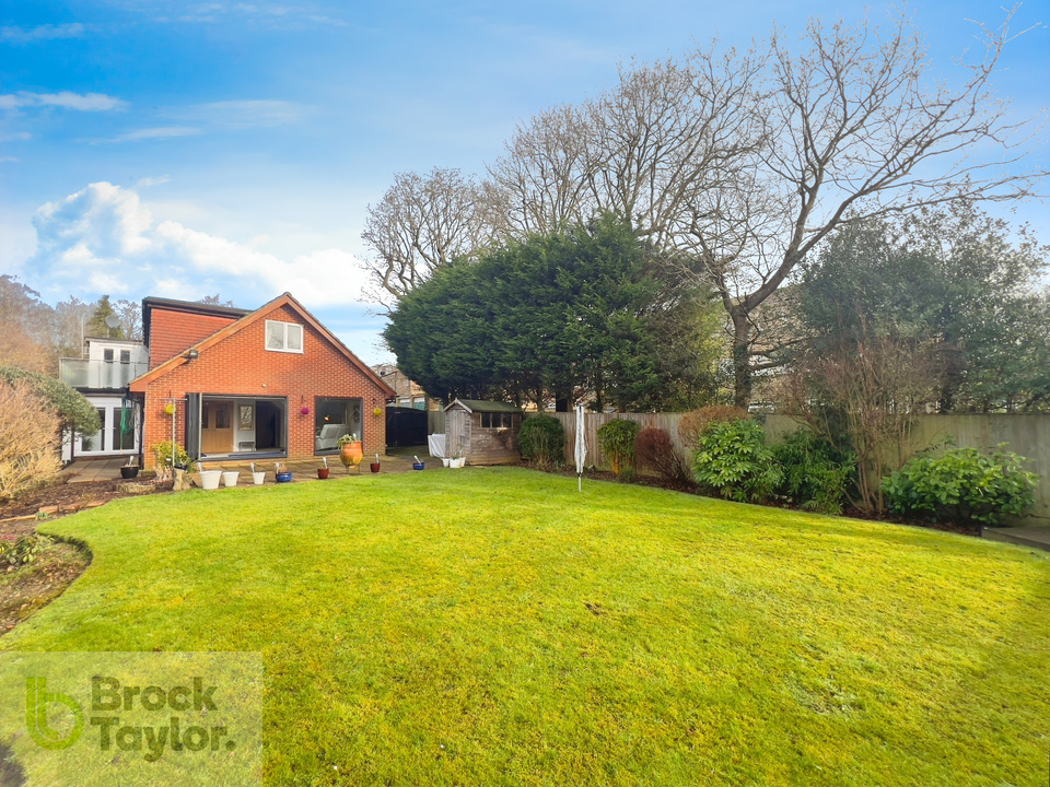 4 bed for sale in Sunnywood Drive, Haywards Heath - Property Image 9