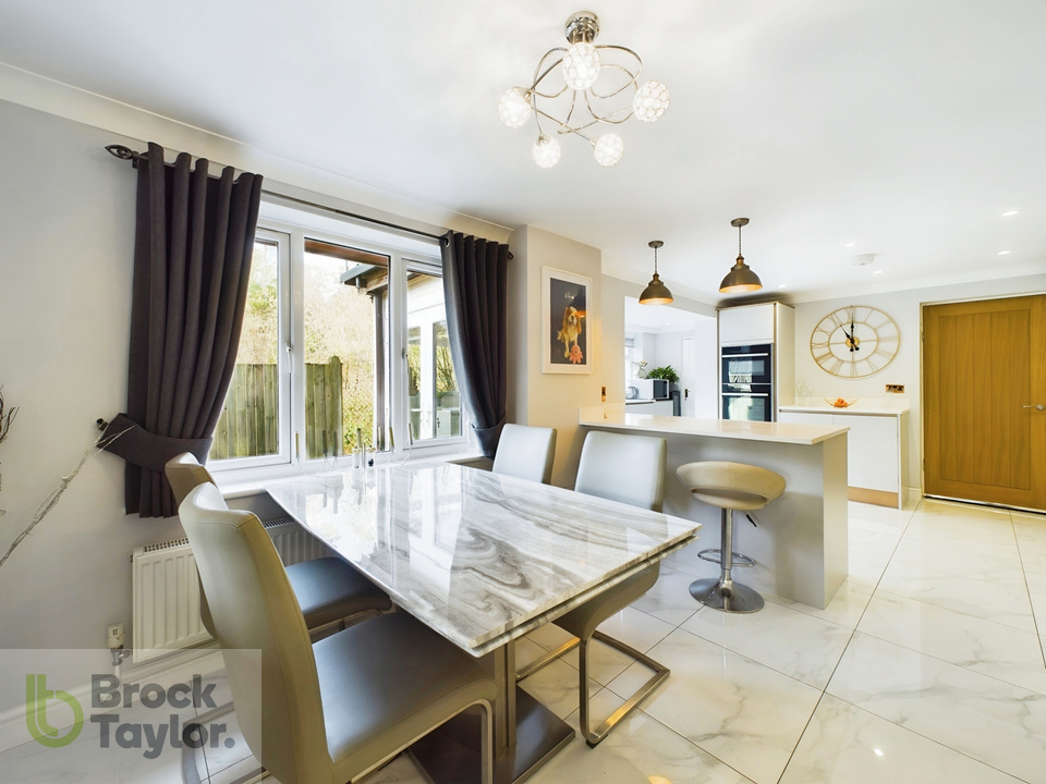 4 bed for sale in Sunnywood Drive, Haywards Heath - Property Image 14