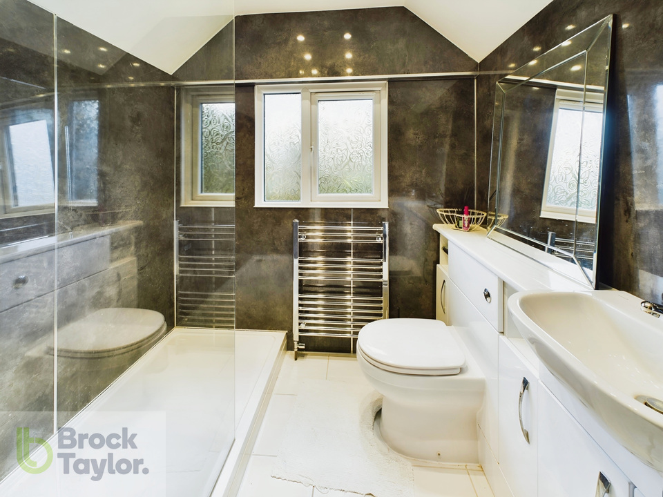 4 bed for sale in Sunnywood Drive, Haywards Heath - Property Image 21