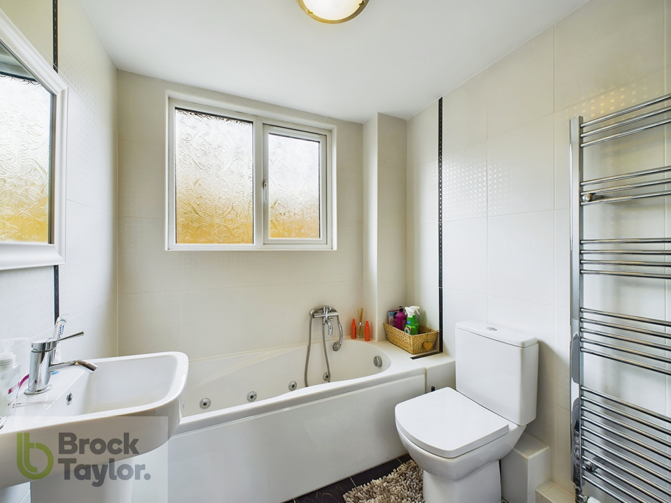 4 bed for sale in Sunnywood Drive, Haywards Heath - Property Image 23