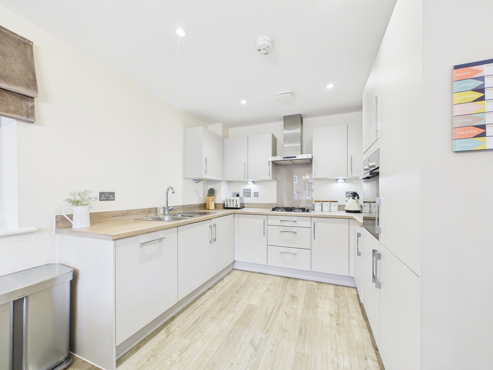 3 bed semi-detached house for sale in Mole Crescent, Faygate, Horsham  - Property Image 2