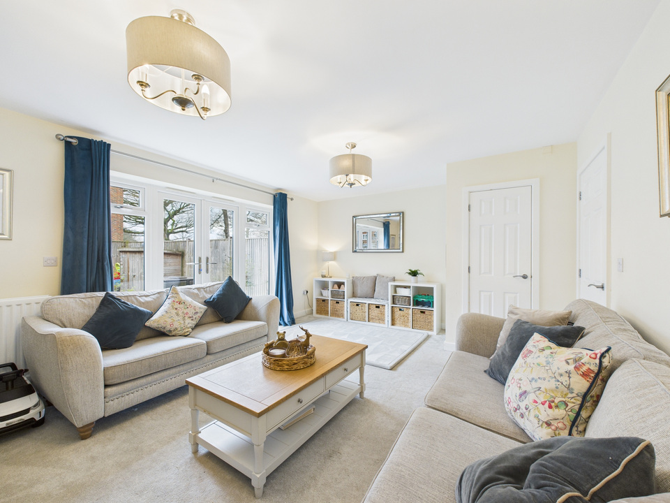 3 bed semi-detached house for sale in Mole Crescent, Faygate, Horsham  - Property Image 10