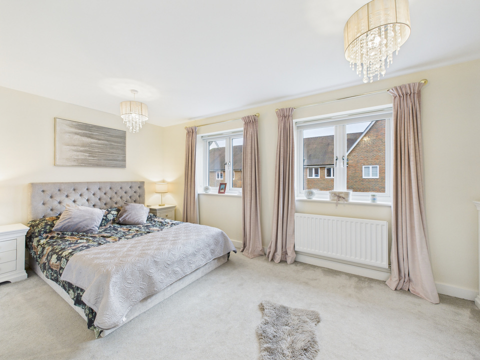 3 bed semi-detached house for sale in Mole Crescent, Faygate, Horsham  - Property Image 15