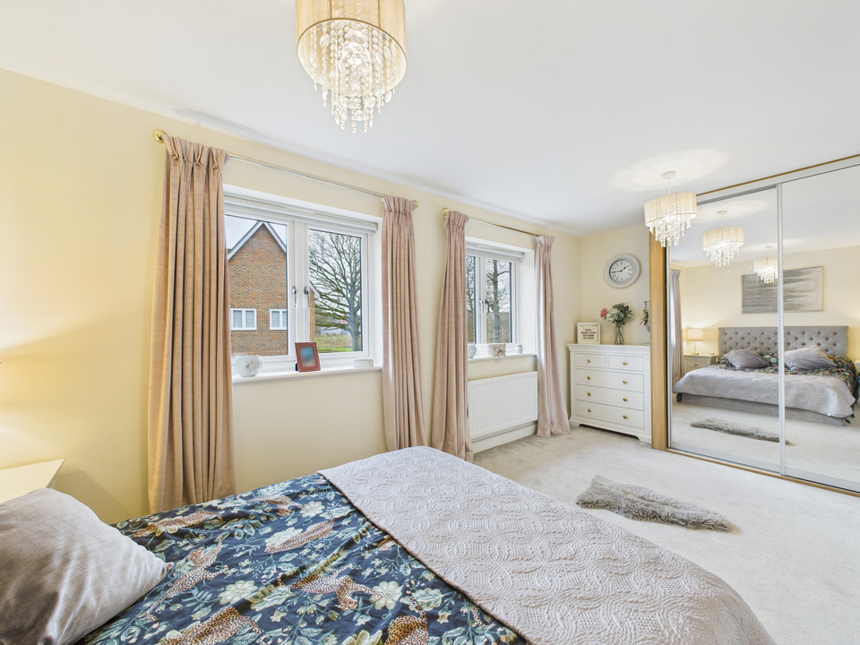 3 bed semi-detached house for sale in Mole Crescent, Faygate, Horsham  - Property Image 5