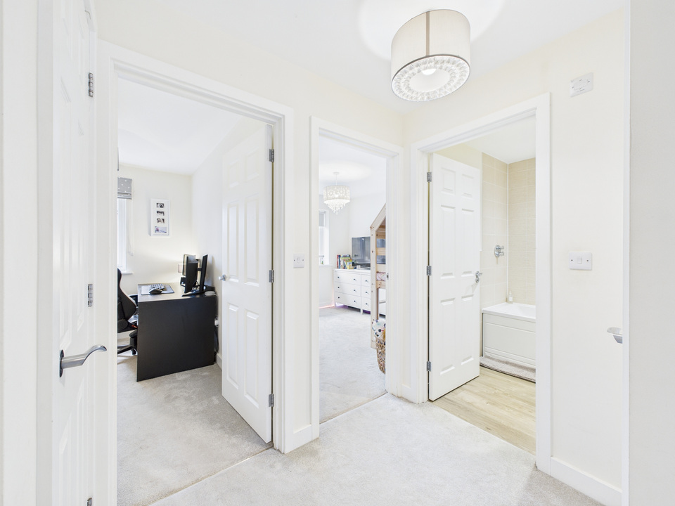 3 bed semi-detached house for sale in Mole Crescent, Faygate, Horsham  - Property Image 18