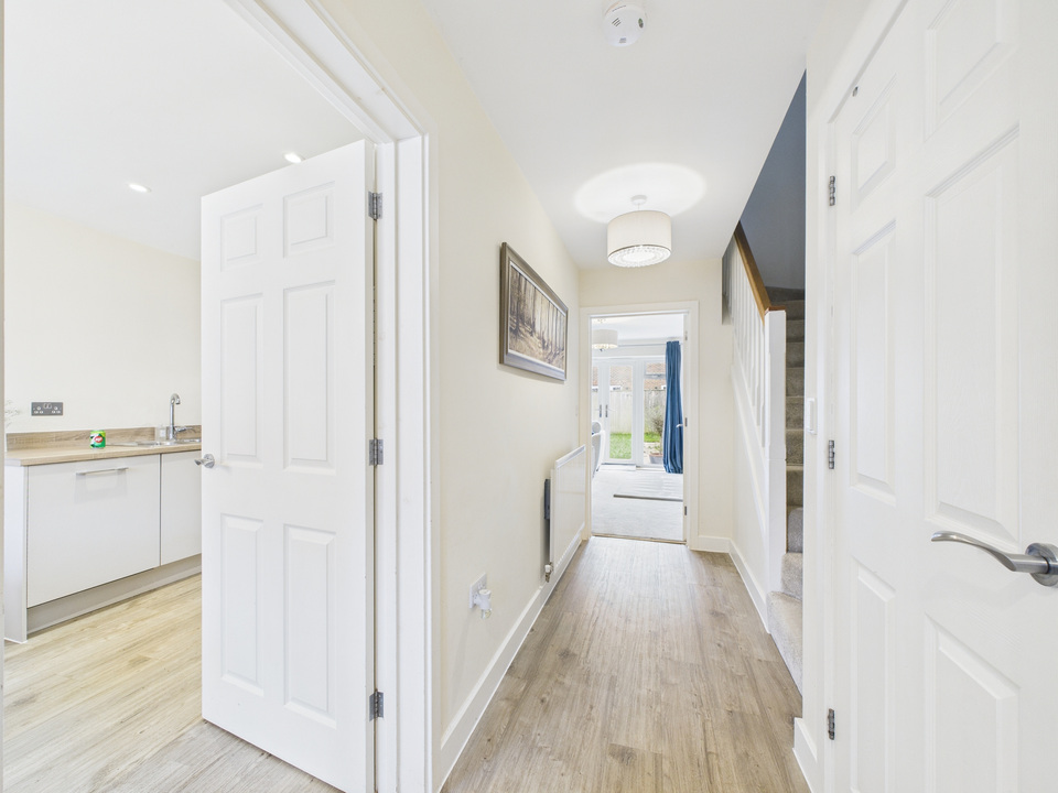 3 bed semi-detached house for sale in Mole Crescent, Faygate, Horsham  - Property Image 12