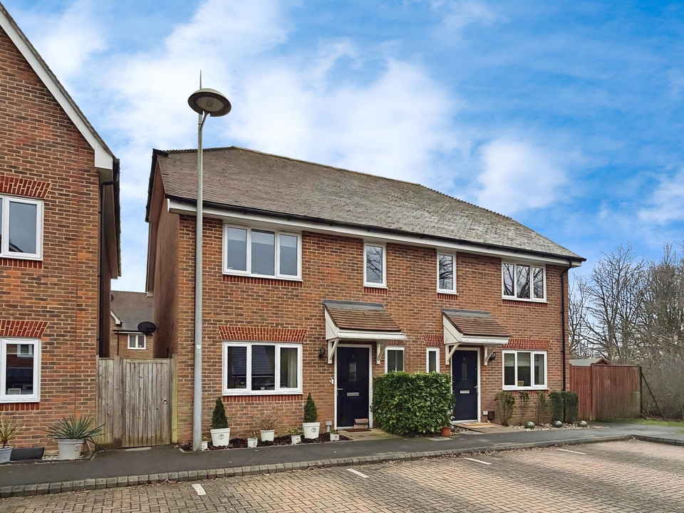 3 bed semi-detached house for sale in Mole Crescent, Faygate, Horsham