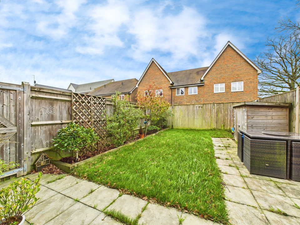 3 bed semi-detached house for sale in Mole Crescent, Faygate, Horsham  - Property Image 9