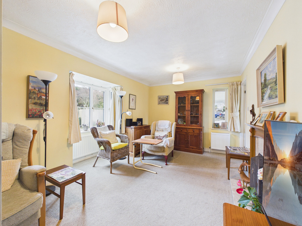 3 bed bungalow for sale in Copper Beech, Holly Close, Horsham, West Sussex  - Property Image 12