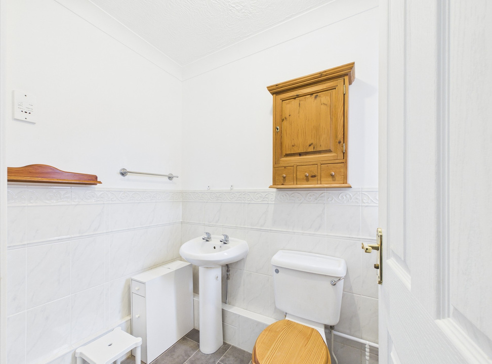 3 bed bungalow for sale in Copper Beech, Holly Close, Horsham, West Sussex  - Property Image 15