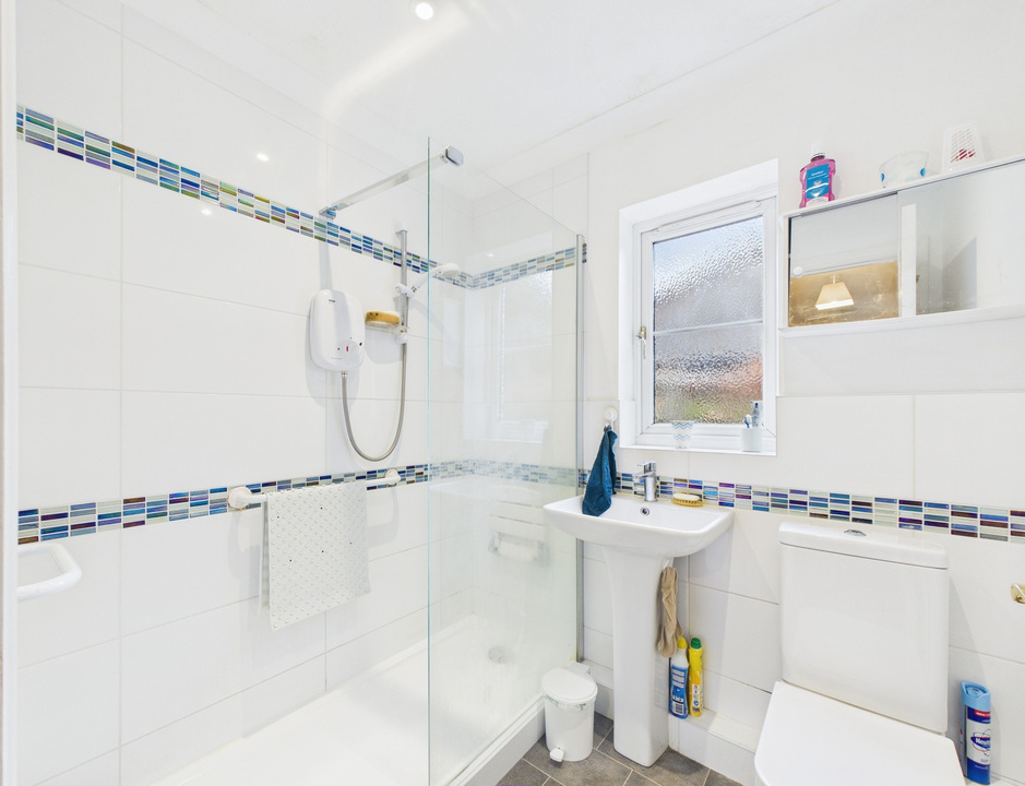 3 bed bungalow for sale in Copper Beech, Holly Close, Horsham, West Sussex  - Property Image 7