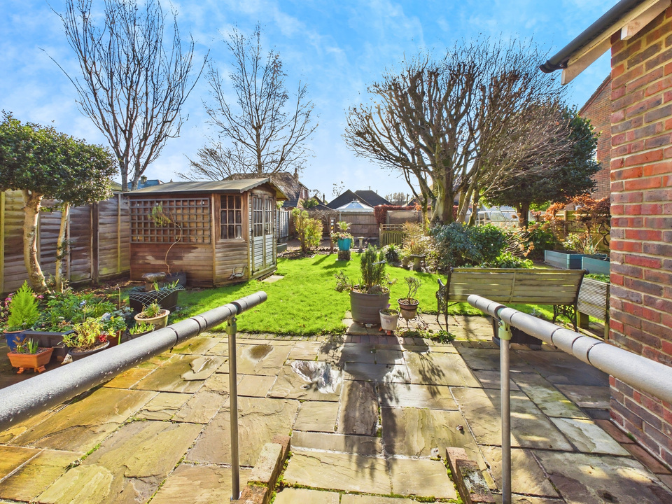 3 bed bungalow for sale in Copper Beech, Holly Close, Horsham, West Sussex  - Property Image 9