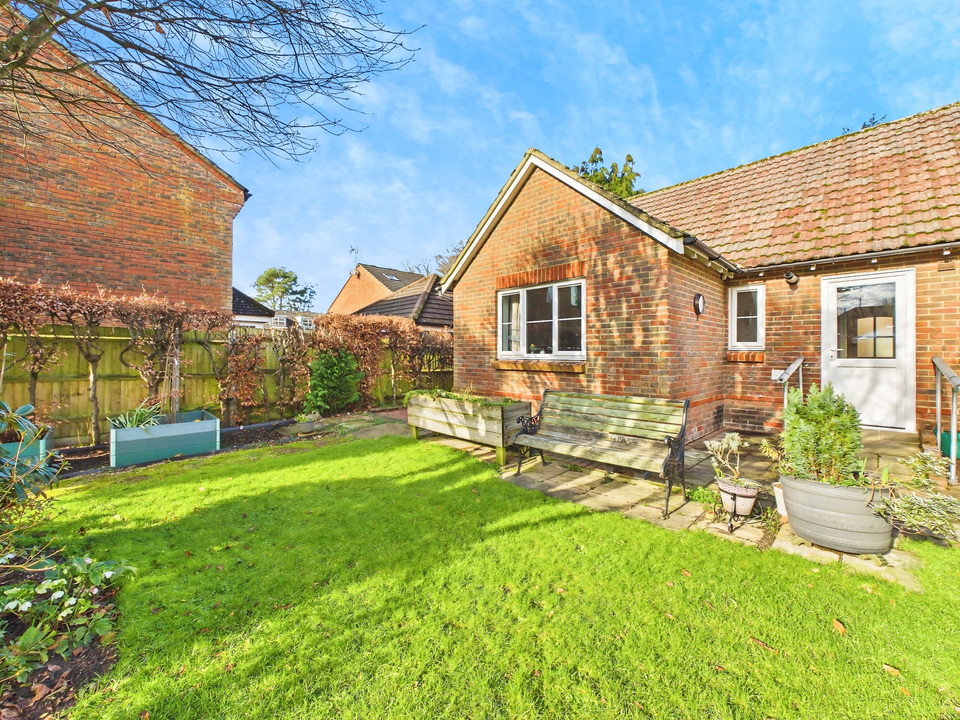 3 bed bungalow for sale in Copper Beech, Holly Close, Horsham, West Sussex  - Property Image 19