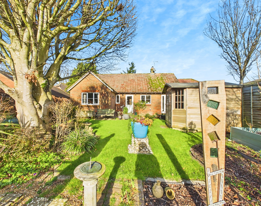 3 bed bungalow for sale in Copper Beech, Holly Close, Horsham, West Sussex  - Property Image 10