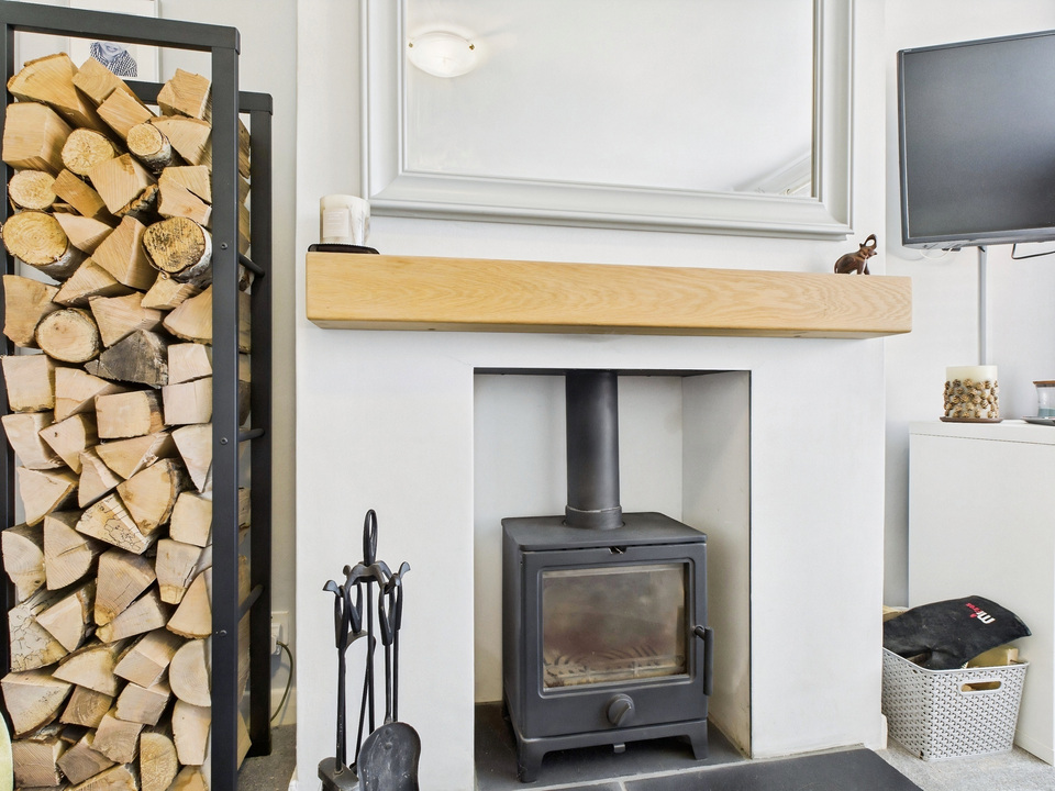 4 bed semi-detached house for sale in Heath Way, Horsham - Property Image 2