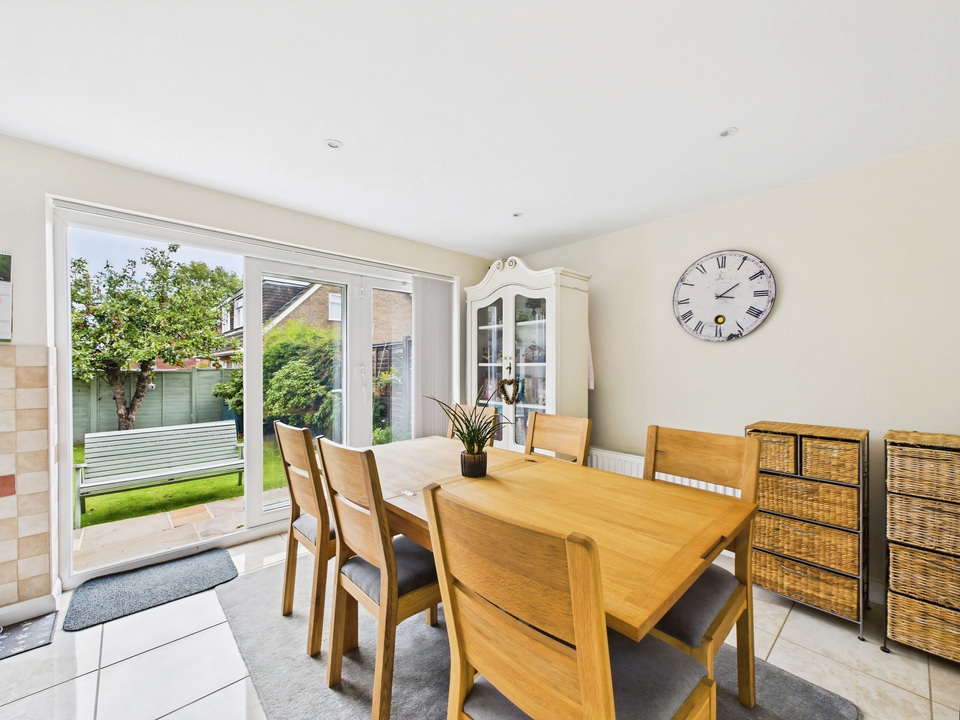 4 bed semi-detached house for sale in Heath Way, Horsham - Property Image 4