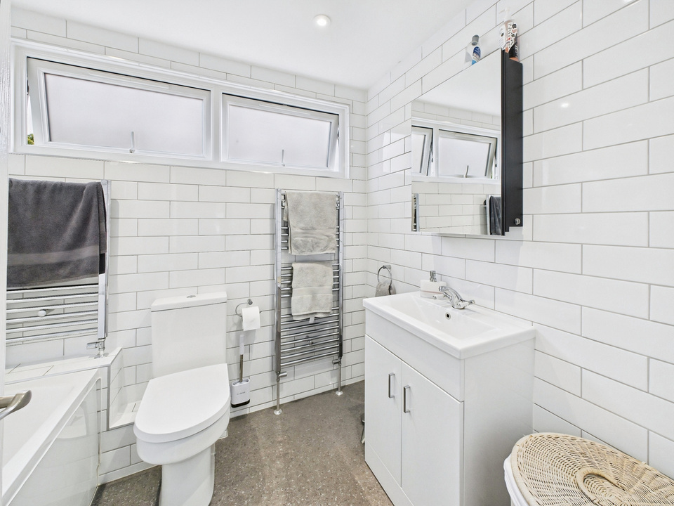 4 bed semi-detached house for sale in Heath Way, Horsham - Property Image 7