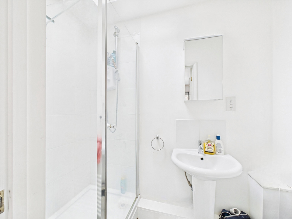 4 bed semi-detached house for sale in Heath Way, Horsham - Property Image 8