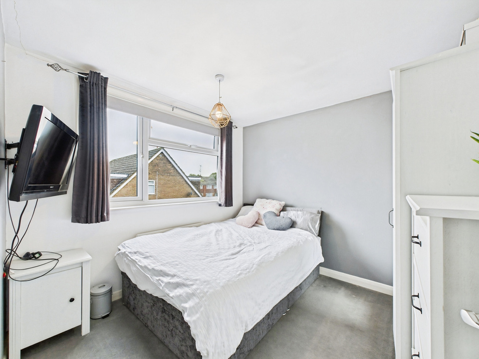 4 bed semi-detached house for sale in Heath Way, Horsham - Property Image 9