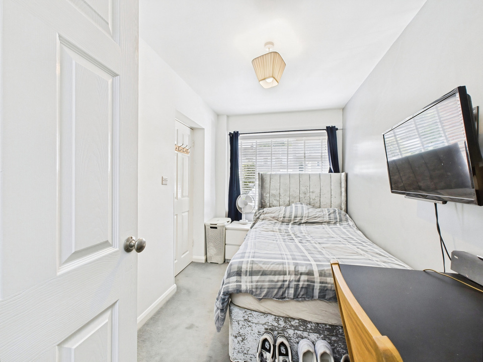 4 bed semi-detached house for sale in Heath Way, Horsham - Property Image 12