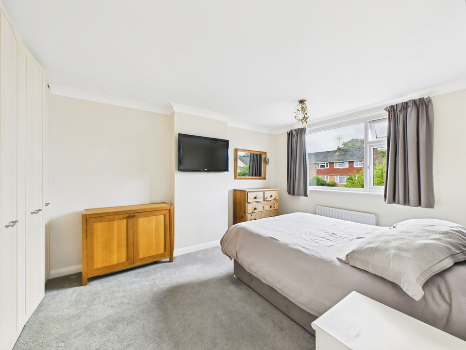 4 bed semi-detached house for sale in Heath Way, Horsham - Property Image 13