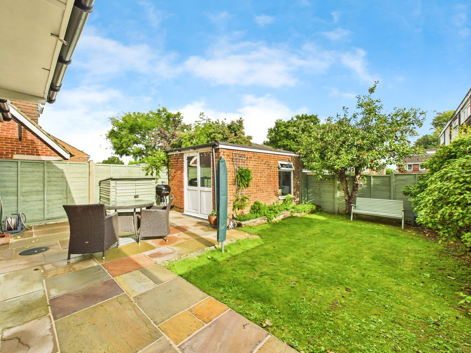 4 bed semi-detached house for sale in Heath Way, Horsham - Property Image 14