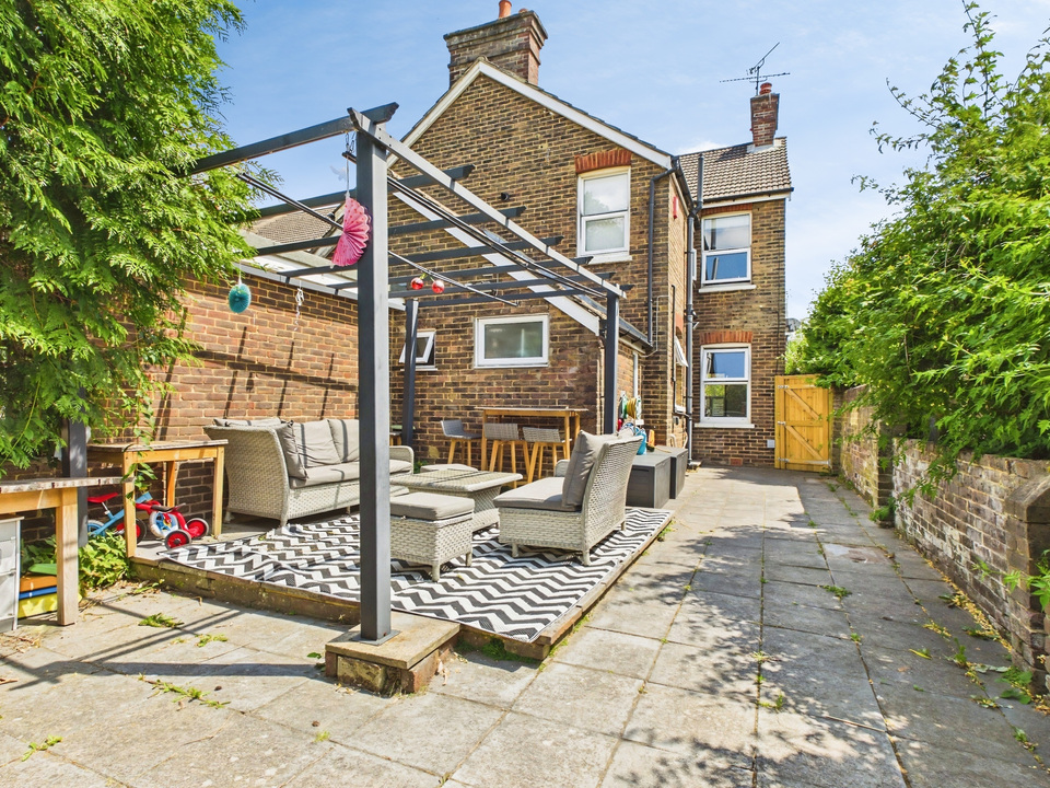 3 bed semi-detached house for sale in New Street, Horsham  - Property Image 8