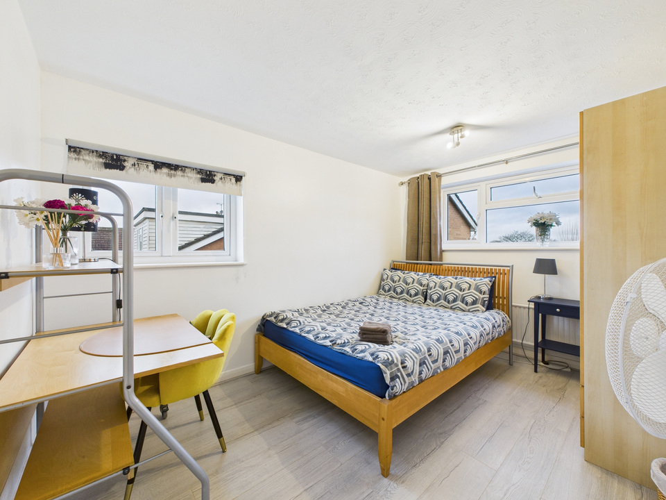 5 bed detached house for sale in Lambs Farm Road, Horsham - Property Image 16