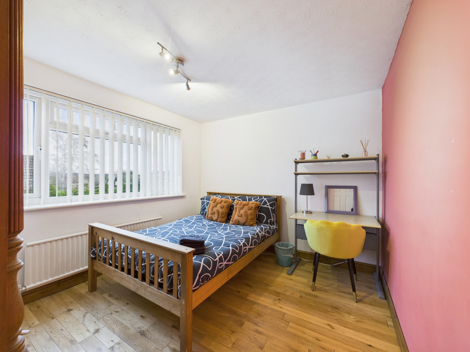 5 bed detached house for sale in Lambs Farm Road, Horsham - Property Image 17