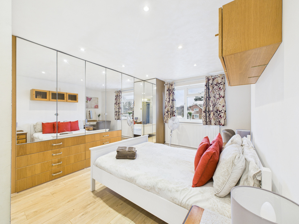 5 bed detached house for sale in Lambs Farm Road, Horsham - Property Image 5