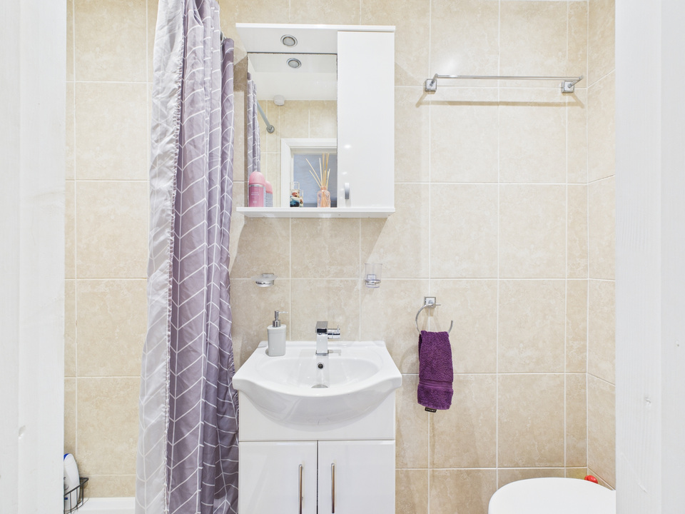 5 bed detached house for sale in Lambs Farm Road, Horsham - Property Image 14