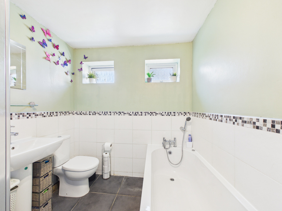 3 bed semi-detached house for sale in Crawley Road, Horsham, West Sussex  - Property Image 14