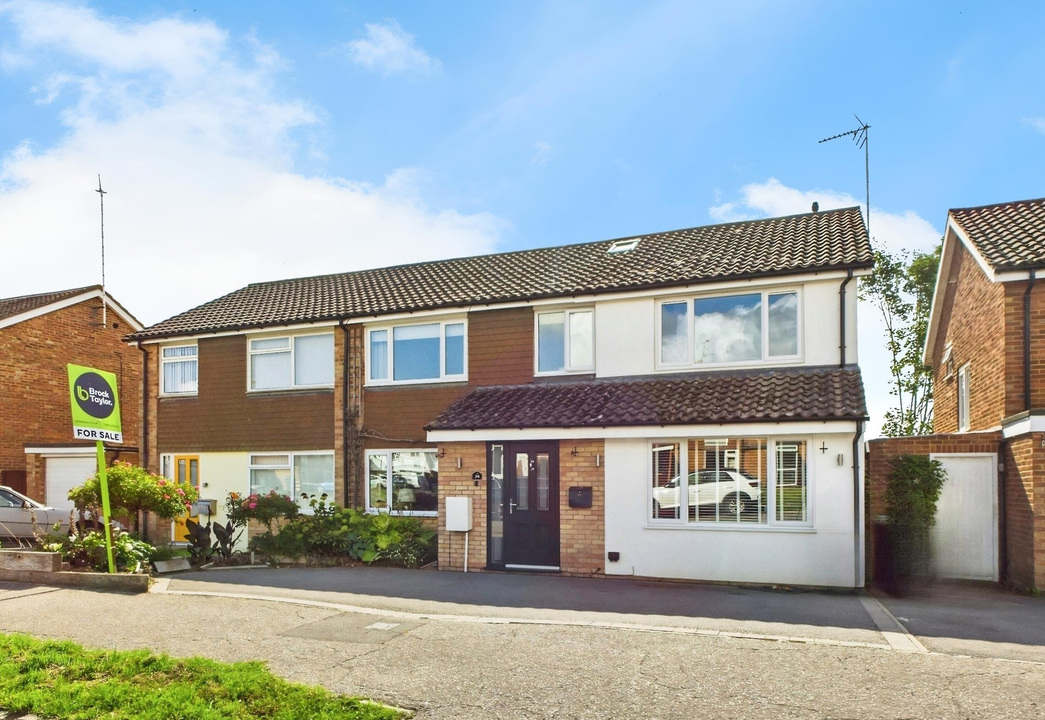 4 bed semi-detached house for sale in Oakwood, Partridge Green