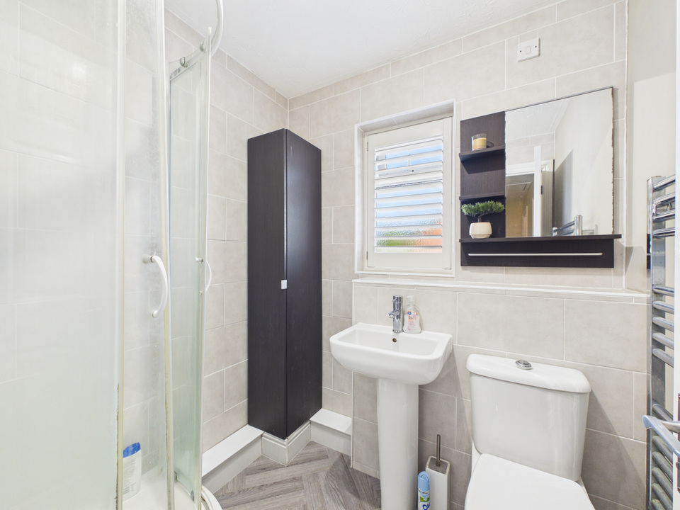 3 bed semi-detached house for sale in Oak Tree Way, Horsham, West Sussex - Property Image 8