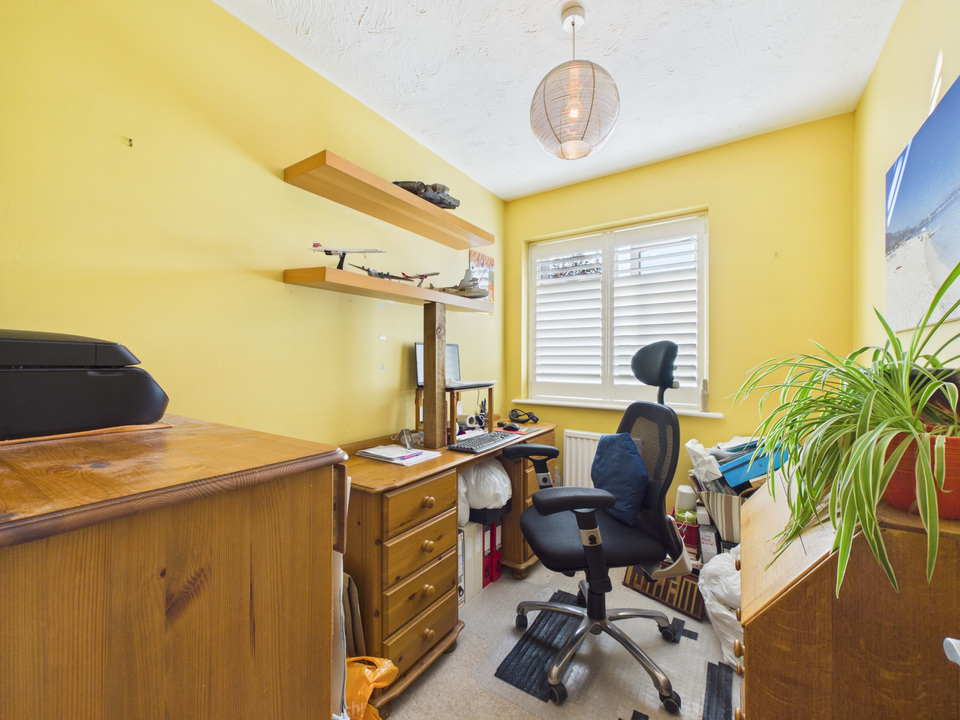 3 bed semi-detached house for sale in Oak Tree Way, Horsham, West Sussex - Property Image 7