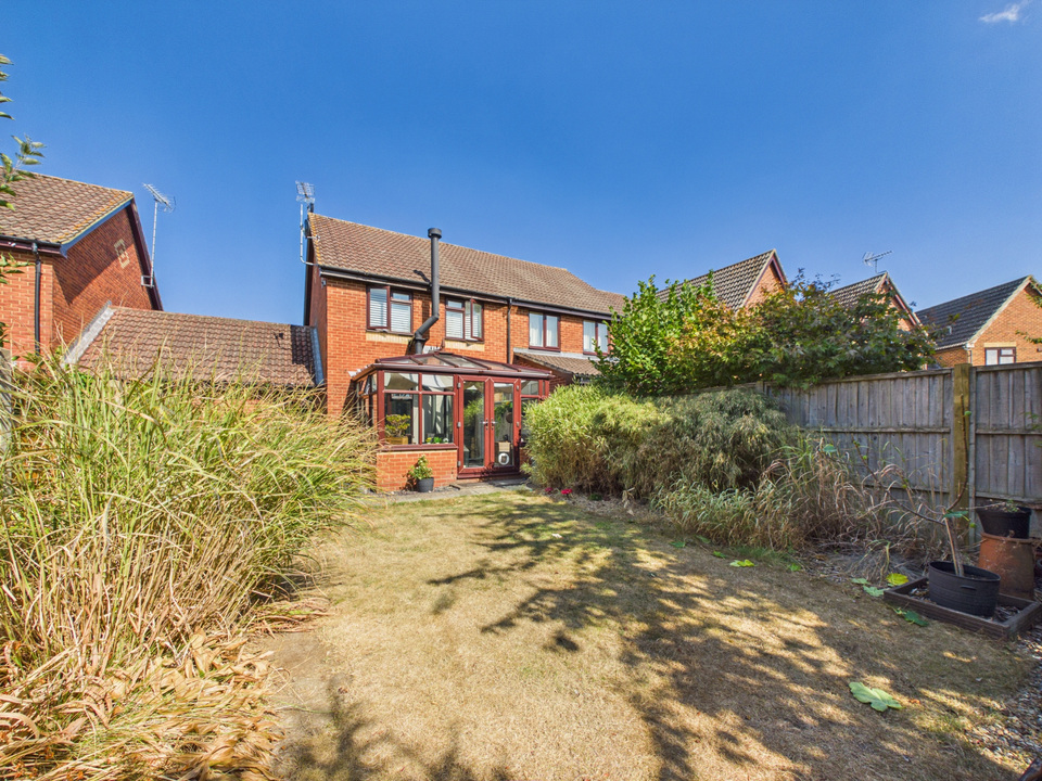 3 bed semi-detached house for sale in Oak Tree Way, Horsham, West Sussex - Property Image 10
