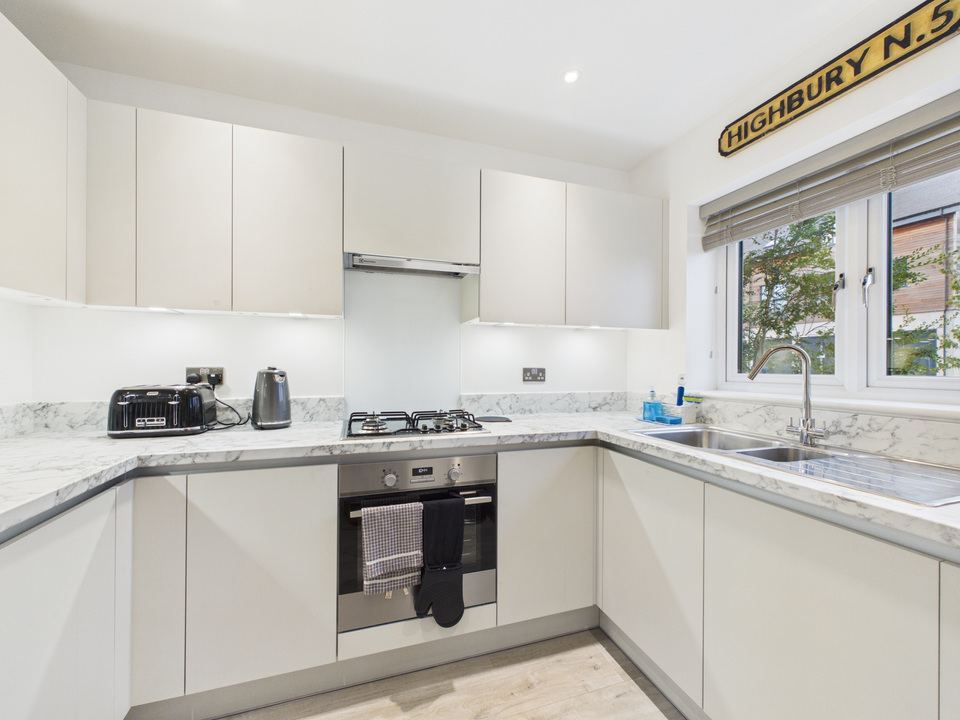 2 bed semi-detached house for sale in Bensons Hill Road, Pease Pottage, Crawley, West Sussex - Property Image 4