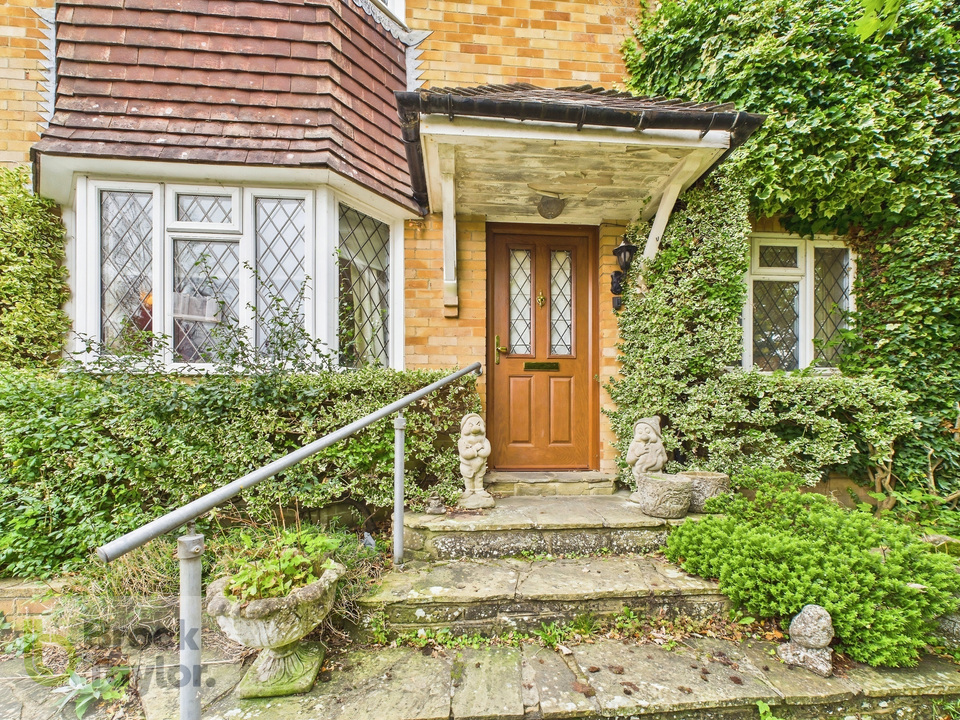 4 bed detached house for sale in Savill Road, Lindfield - Property Image 3