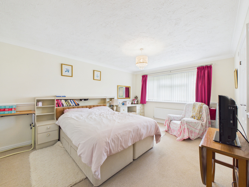 4 bed detached house for sale in Bartholomew Way, Horsham  - Property Image 14