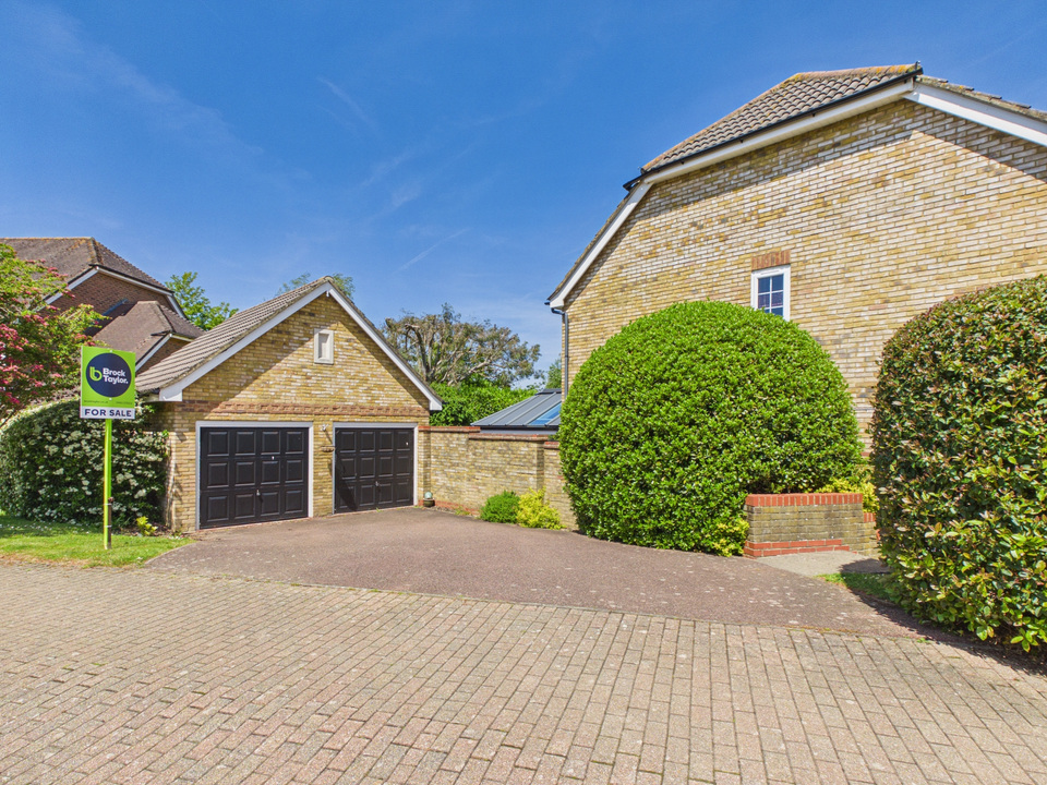 4 bed detached house for sale in Bartholomew Way, Horsham  - Property Image 9