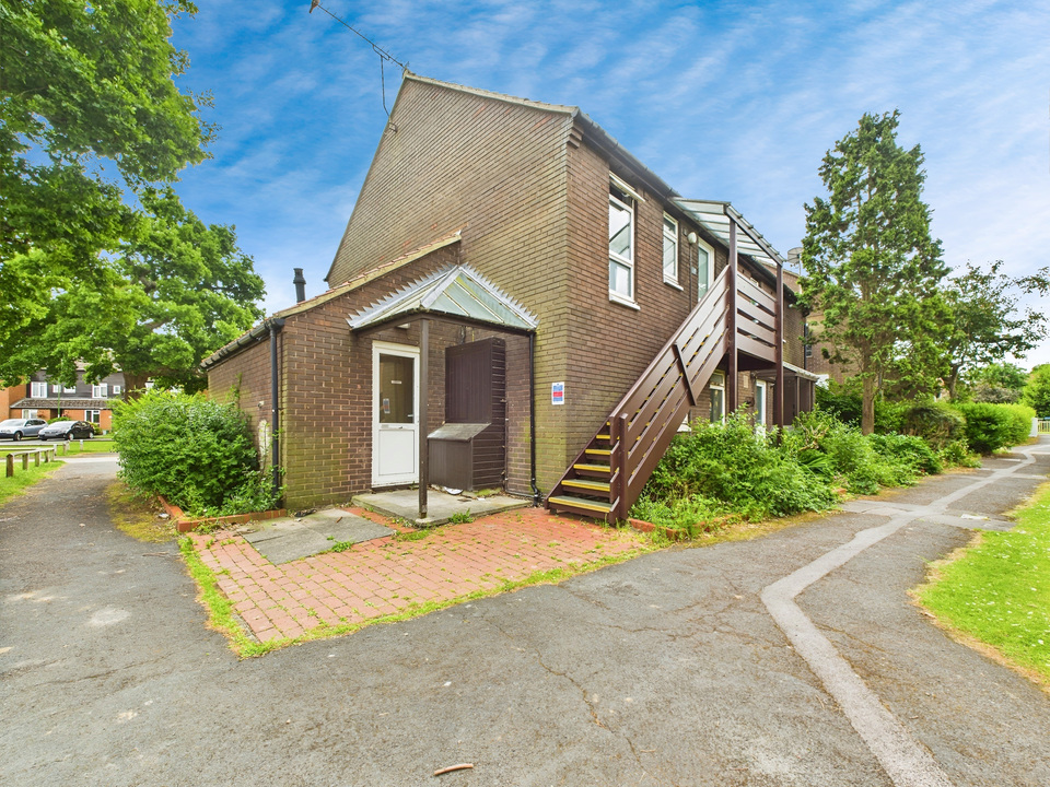 2 bed apartment for sale in Serrin Way, Horsham