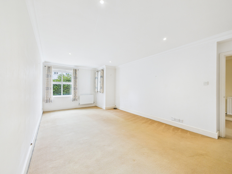 1 bed apartment for sale in Wimblehurst Road, Horsham  - Property Image 3