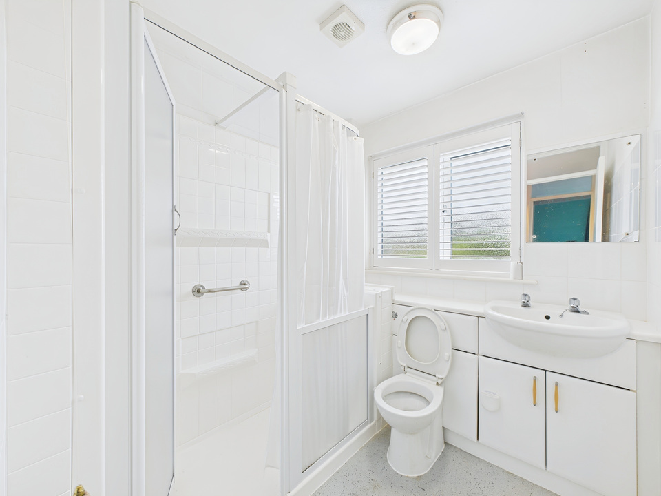 2 bed terraced house for sale in Greenfields Close, Horsham  - Property Image 8