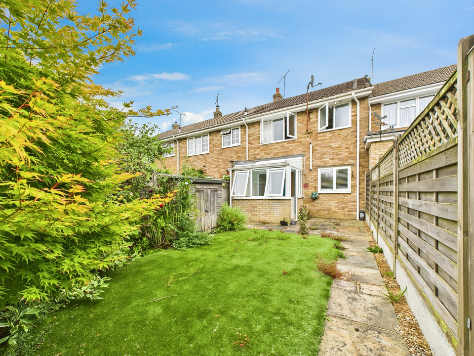 2 bed terraced house for sale in Greenfields Close, Horsham  - Property Image 9