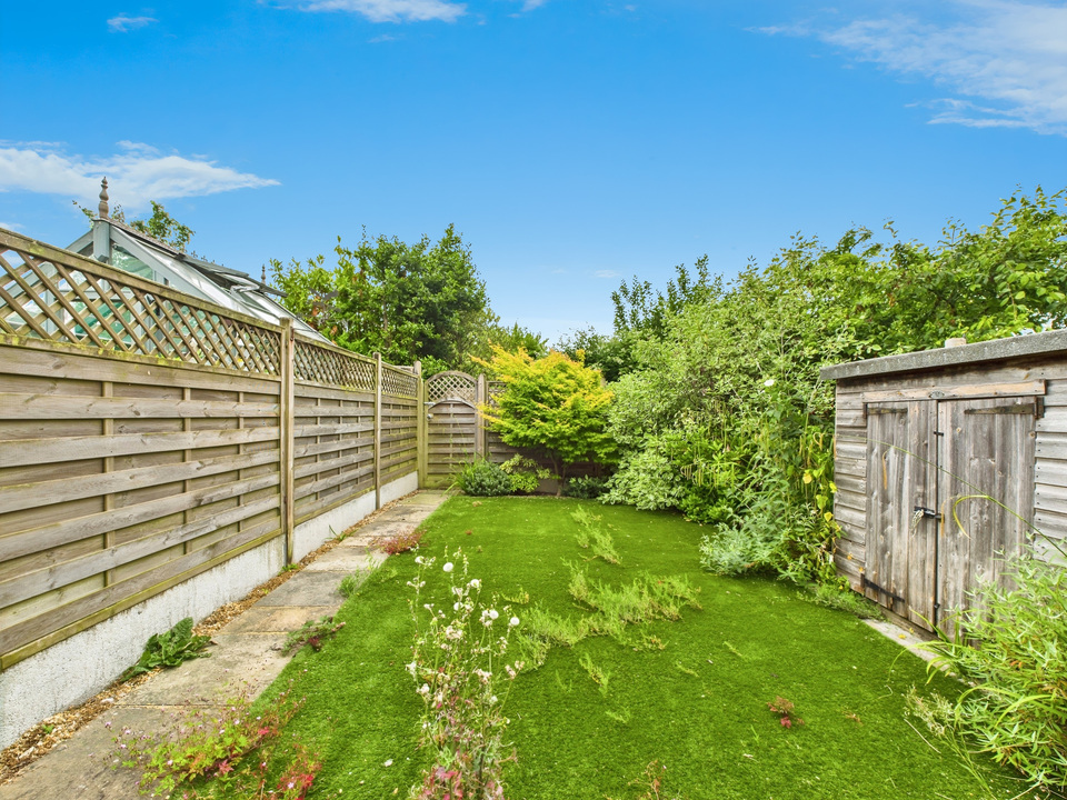 2 bed terraced house for sale in Greenfields Close, Horsham  - Property Image 10