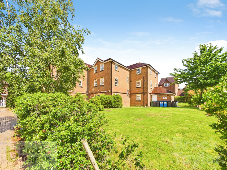 2 bed apartment for sale in Deers Leap, Haywards Heath - Property Image 8
