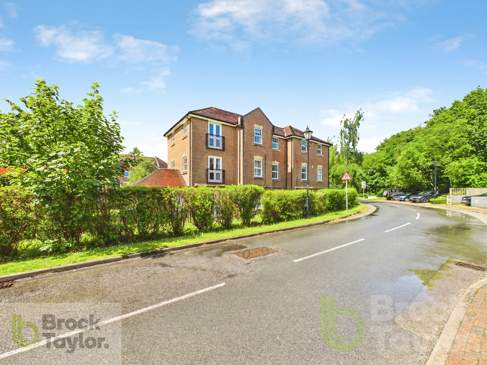 2 bed apartment for sale in Deers Leap, Haywards Heath - Property Image 13