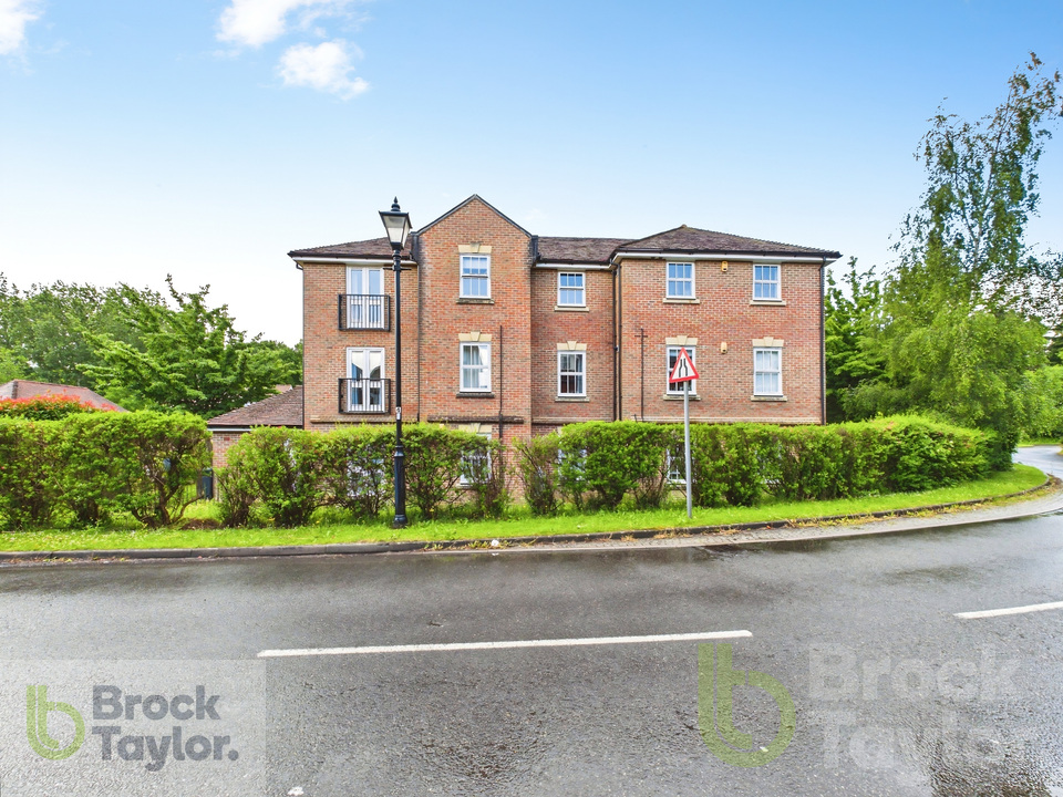 2 bed apartment for sale in Deers Leap, Haywards Heath  - Property Image 1