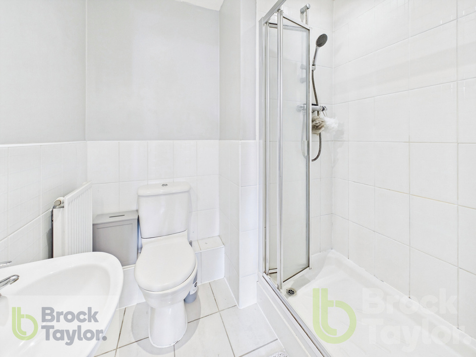 2 bed apartment for sale in Deers Leap, Haywards Heath - Property Image 10